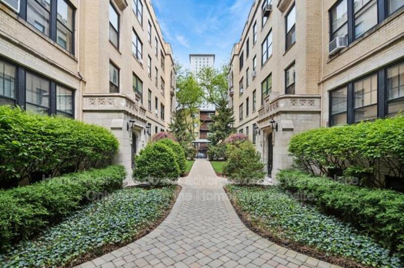 Spacious Vintage Lakeview East Studio | Rooftop Deck | Steps from the property image