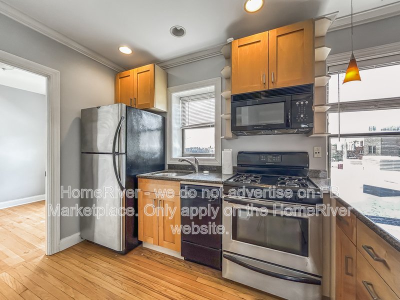Spacious 1BR | 500 Sq Ft | In-Unit W/D | Prime Lakeview Location property image