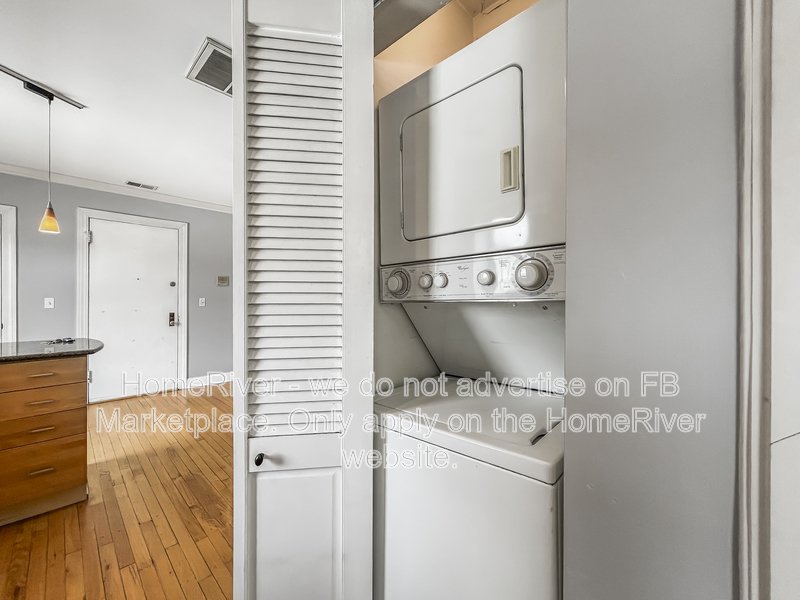 Spacious 1BR | 500 Sq Ft | In-Unit W/D | Prime Lakeview Location property image