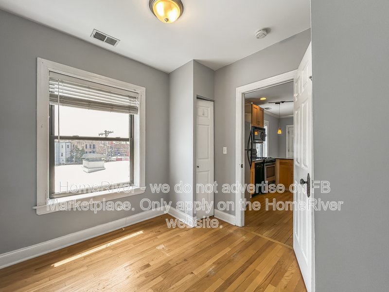 Spacious 1BR | 500 Sq Ft | In-Unit W/D | Prime Lakeview Location property image