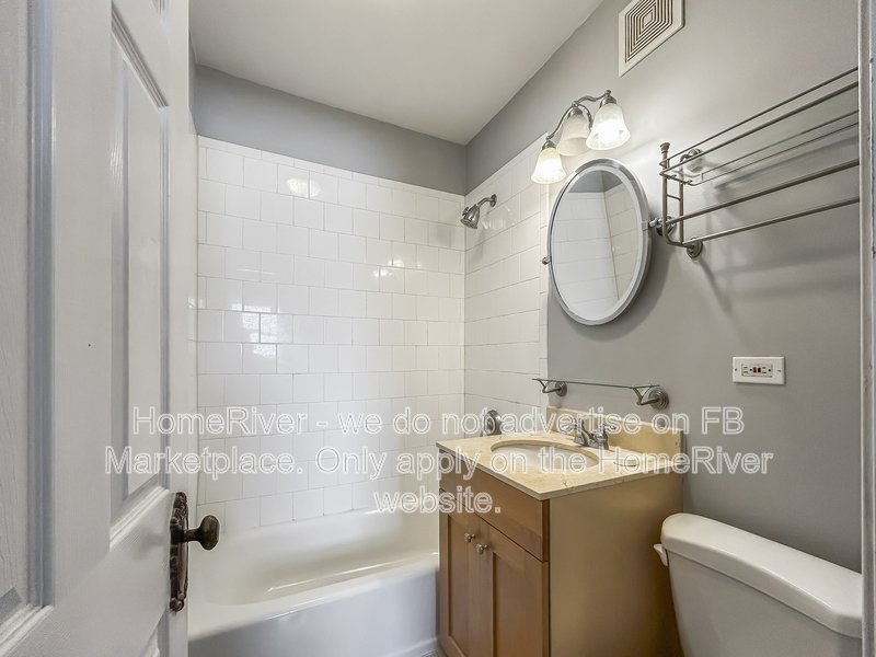Spacious 1BR | 500 Sq Ft | In-Unit W/D | Prime Lakeview Location property image