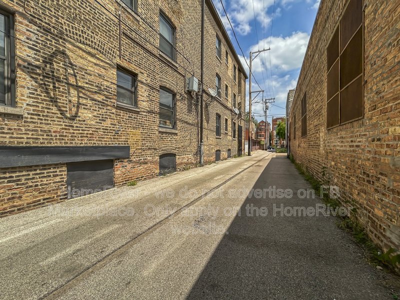 Spacious 1BR | 500 Sq Ft | In-Unit W/D | Prime Lakeview Location property image