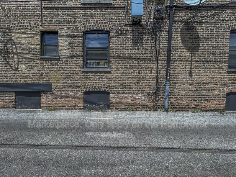 Spacious 1BR | 500 Sq Ft | In-Unit W/D | Prime Lakeview Location property image
